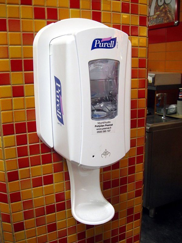 hand_sanitizer_and_safe_food_handling_practices Hand Sanitizer and Safe Food Handling Practices